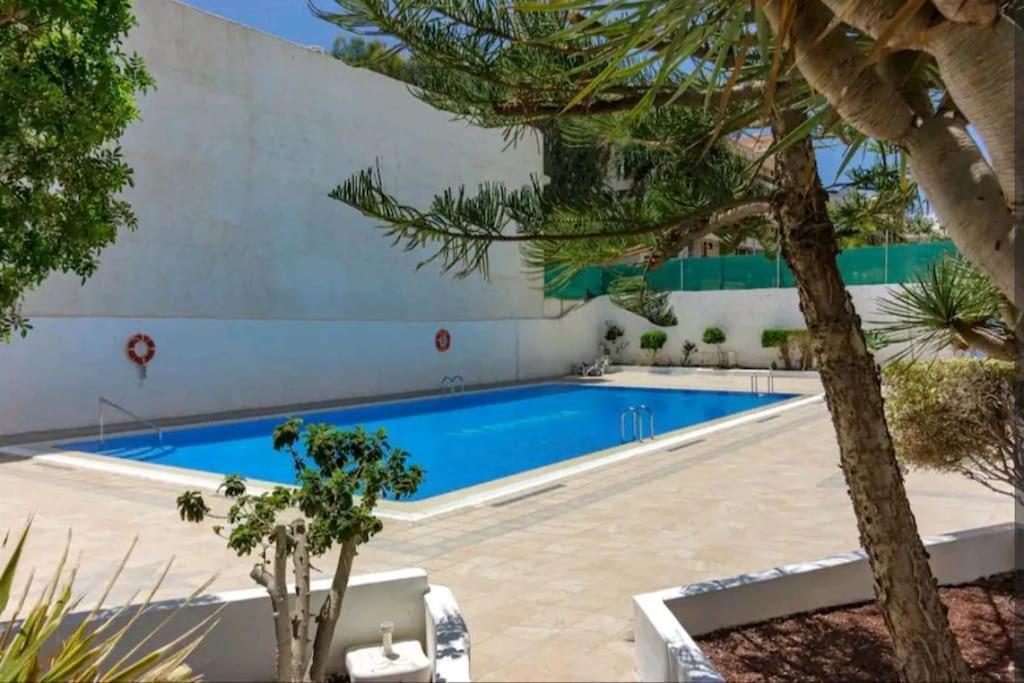 Vivienda Vacacional Rosaini Лос Кристианос Экстерьер фото