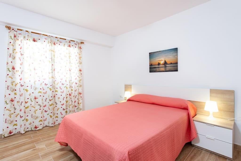 Vivienda Vacacional Rosaini Лос Кристианос Экстерьер фото