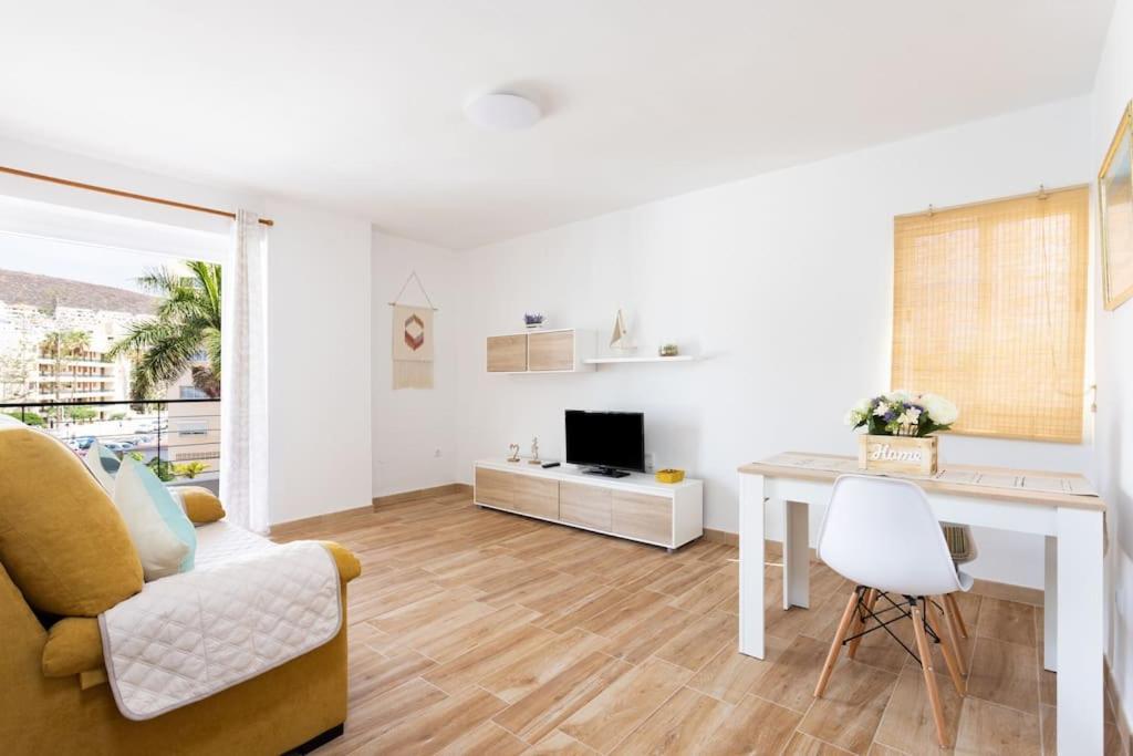 Vivienda Vacacional Rosaini Лос Кристианос Экстерьер фото